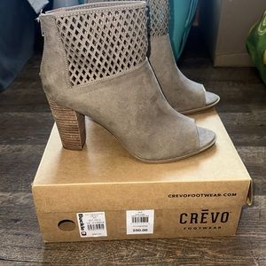 Beautiful Crevo tan booties
